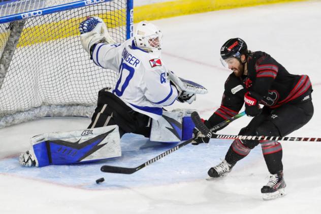 Wichita Thunder goaltender Evan Weninger vs. the Rapid City Rush