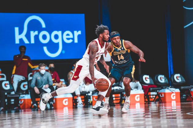 Canton Charge guard Antonio Blakeney drives vs. the Fort Wayne Mad Ants