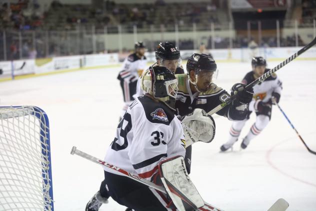 Wheeling Nailers battle the Indy Fuel