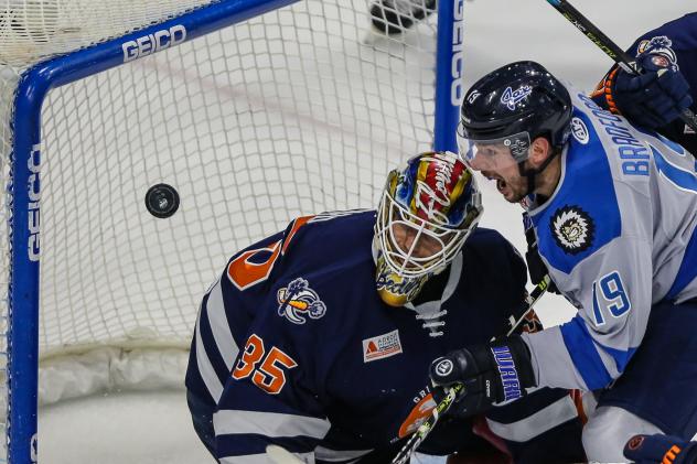Greenville Swamp Rabbits goaltender Ryan Bednard eyes a flying puck against the Jacksonville Icemen