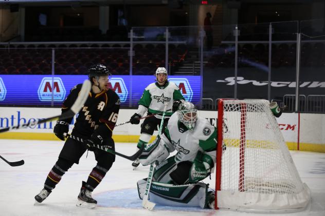 Texas Stars goaltender Tomas Sholl vs. the Cleveland Monsters