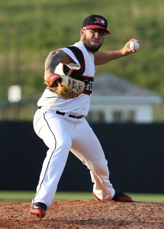 Sioux City Explorers pitcher Jose Velez, Jr.