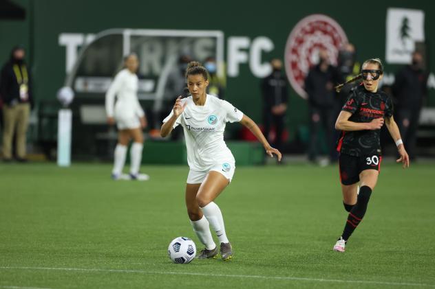 Kansas City NWSL midfielder Desiree Scott vs. Portland Thorns FC