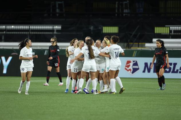 Kansas City NWSL celebrates Amy Rodriguez's goal vs. Portland Thorns FC