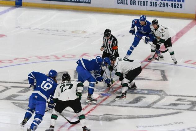 Wichita Thunder battle the Utah Grizzlies