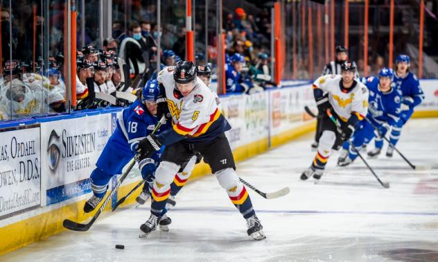 Wichita Thunder battles the Kansas City Mavericks