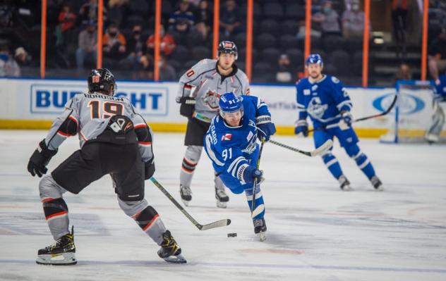 Wichita Thunder forward Anthony Beauregard (center) vs. the Kansas City Mavericks