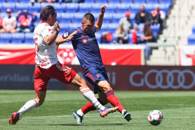 Chicago Fire FC battles the New York Red Bulls