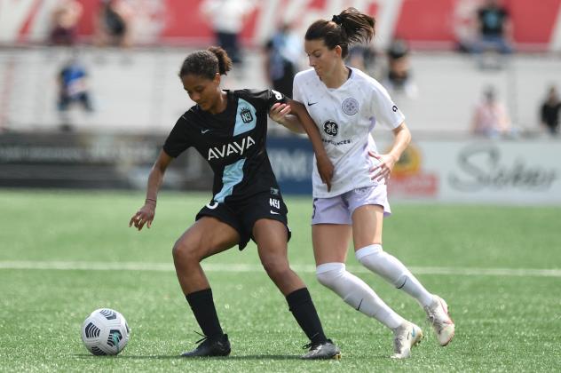 Imani Dorsey of NJ/NY Gotham FC (left) vs. Cece Kizer of Racing Louisville FC