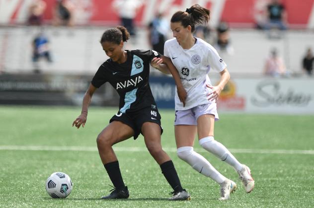 Imani Dorsey of NJ/NY Gotham FC (left) vs. Cece Kizer of Racing Louisville FC