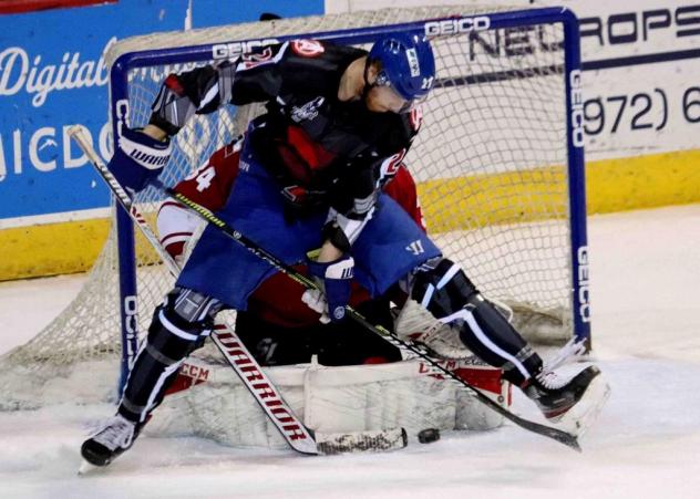 Wichita Thunder battle the Allen Americans