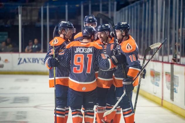 Tulsa Oilers huddle