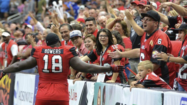 Jacksonville Sharks defensive lineman Keith Bowers