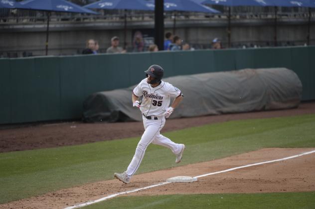 Jantzen Witte of the Tacoma Rainiers rounds third