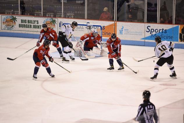 Wheeling Nailers test the South Carolina Stingrays defense
