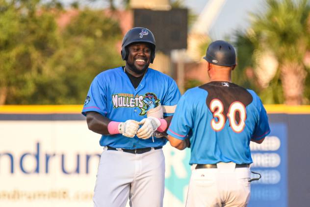 Pensacola Blue Wahoos first baseman Lazaro Alonso