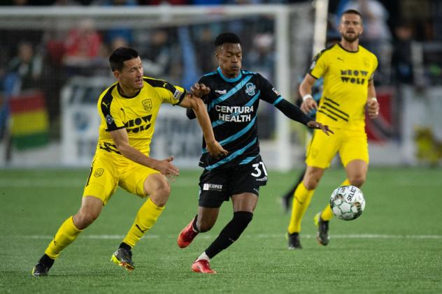 Colorado Springs Switchbacks FC forward Deshane Beckford (center) vs. New Mexico United