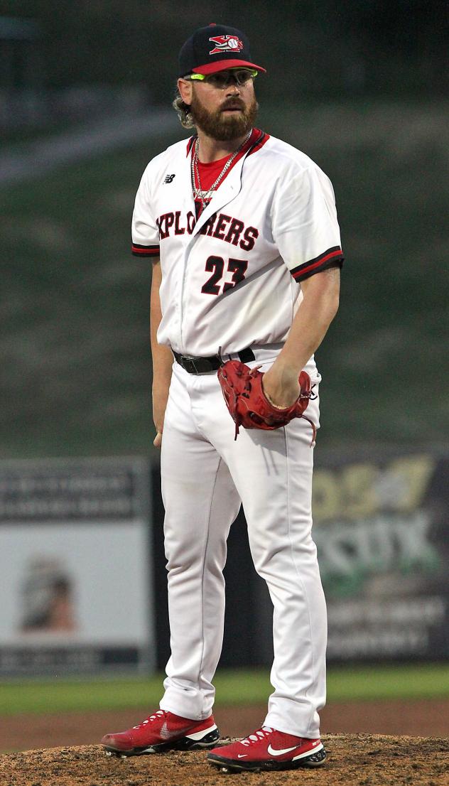 Sioux City Explorers relief pitcher Matt Pobereyko