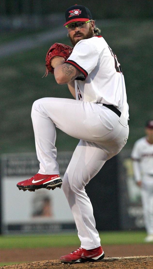 Sioux City Explorers pitcher Matt Pobereyko