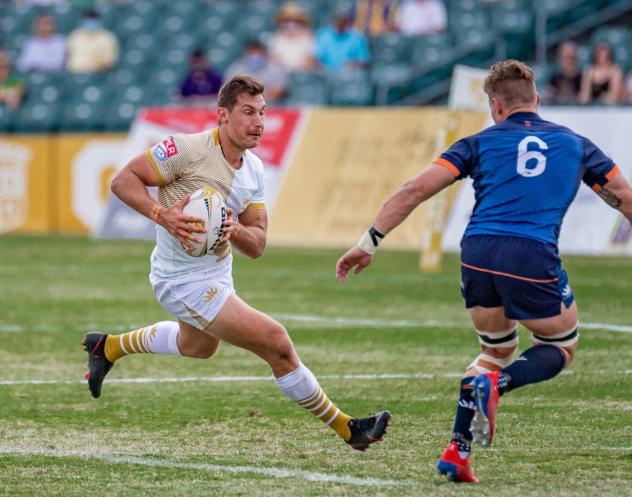 NOLA Gold with the ball against Rugby United New York