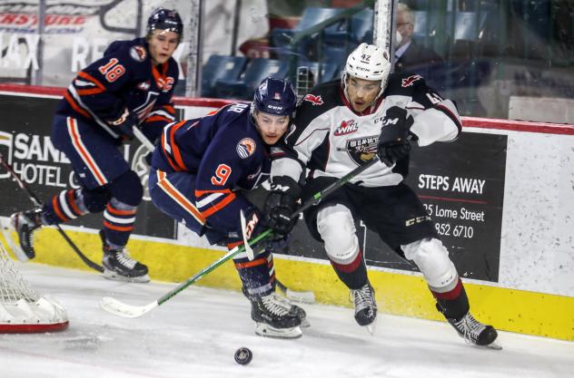 Vancouver Giants forward Justin Sourdif