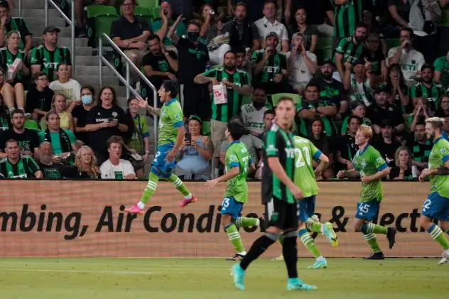 Seattle Sounders FC celebrates Raúl Ruidíaz's goal against Austin FC