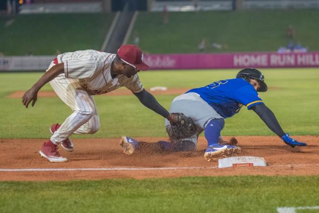 Kansas City Monarchs third baseman Darnell Sweeney tags out Houston's Alvaro Gonzalez at third base