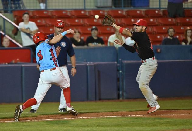 Spokane Indians scramble to base against the Vancouver Canadians