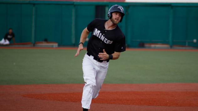 Luke Mangieri of the Southern Illinois Miners