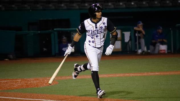 Yeltsin Gudiño of the Southern Illinois Miners