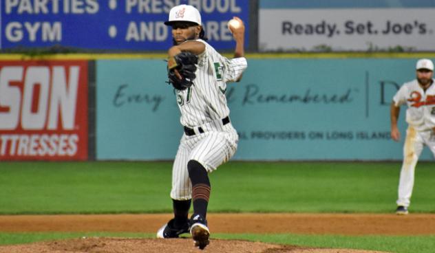 Long Island Ducks pitcher Anderson DeLeon