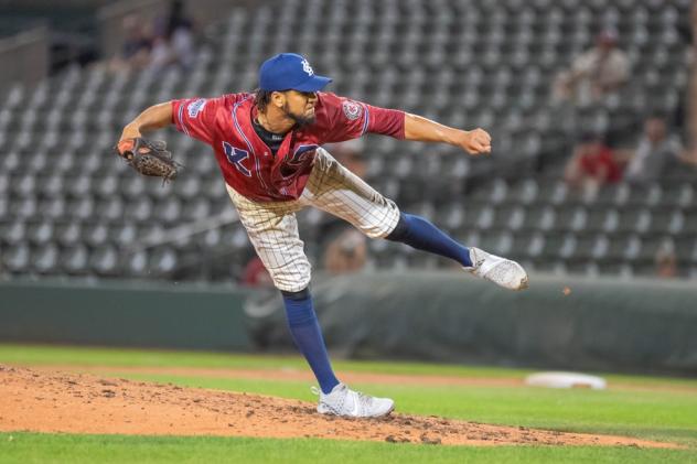 Kansas City Monarchs pitcher Carlos Diaz vs. the Sioux City Explorers