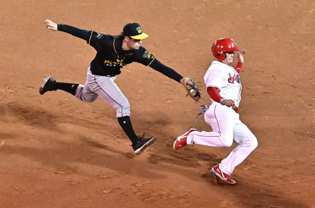 Eugene Emeralds chase a Spokane Indians baserunner