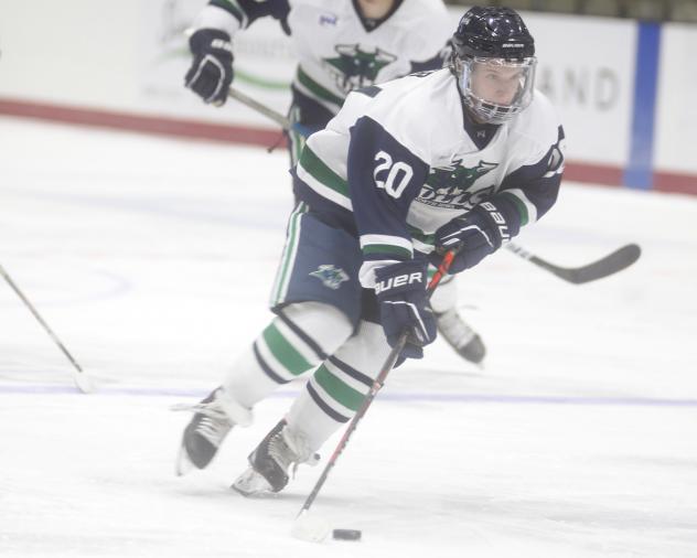 Hunter Bulger of the North Iowa Bulls breaks toward the Aberdeen net