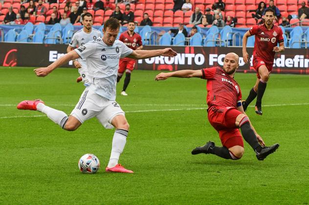 Chicago Fire FC with possession vs. Toronto FC at BMO Field