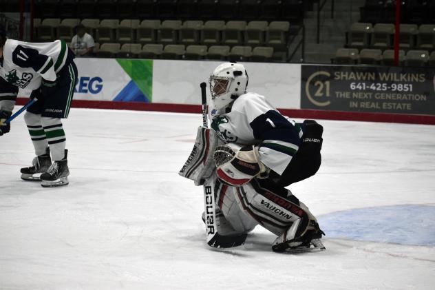 North Iowa Bulls goaltender Hunter Garvey
