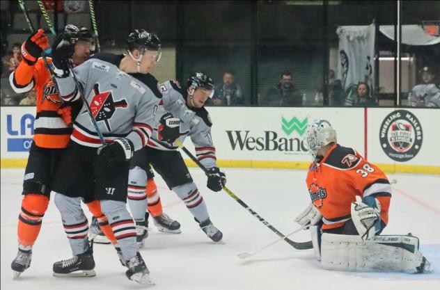 Wheeling Nailers test the Fort Wayne Komets