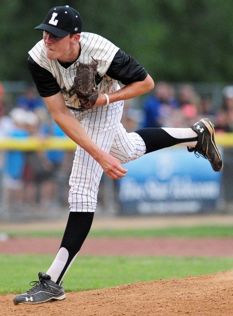 Josh Frye pitching for the La Crosse Loggers