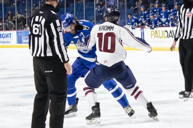 Tulsa Oilers fight the Wichita Thunder
