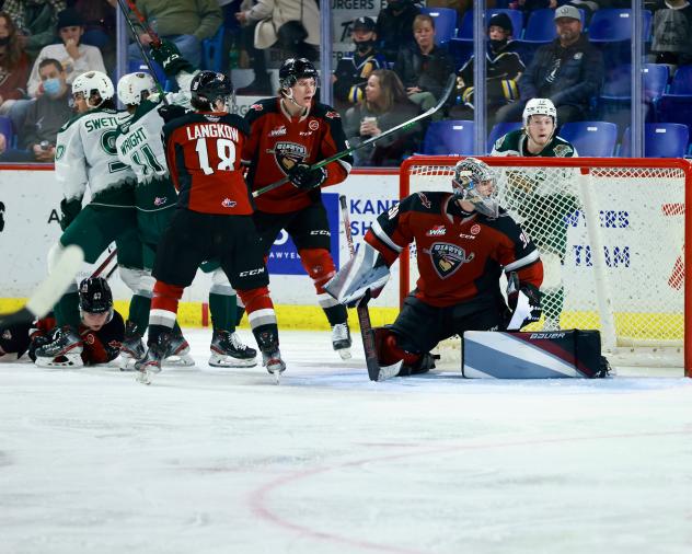 Vancouver Giants goaltender Jesper Vikman vs. the Everett Silvertips