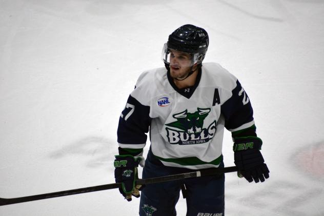 North Iowa Bulls defenseman Sean Vlasich
