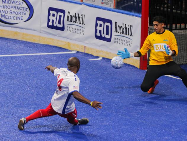 St. Louis Ambush battle the Kansas City Comets