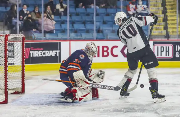 Vancouver Giants left wing Zach Ostapchuk (10) vs. the Kamloops Blazers