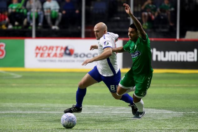 Kansas City Comets battle the Dallas Sidekicks