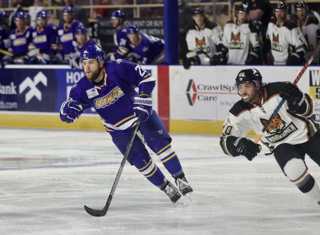 Roanoke Rail Yard Dawgs forward Josh Nenadal