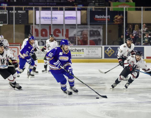Roanoke Rail Yard Dawgs defenseman Sean Leonard