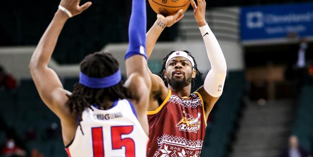 Malik Newman of the Cleveland Charge shoots against the Motor City Cruise