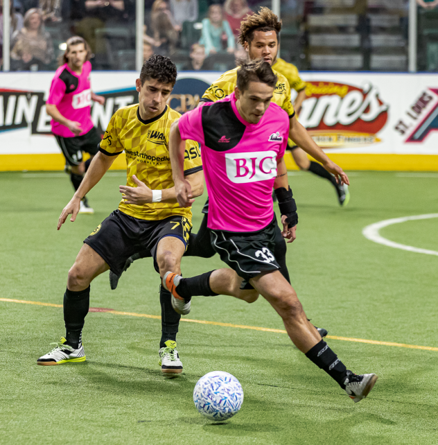 St. Louis Ambush battle the Milwaukee Wave