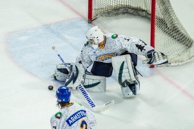 Roanoke Rail Yard Dawgs goaltender Austyn Roudebush makes a pad save