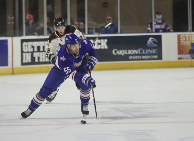 Roanoke Rail Yard Dawgs defenseman Bryce Martin